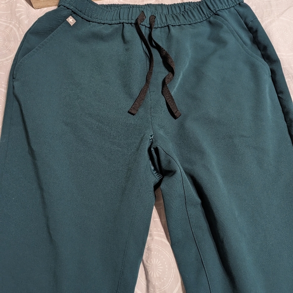 Men's Green figs joggers medium slim fit - Picture 3 of 3